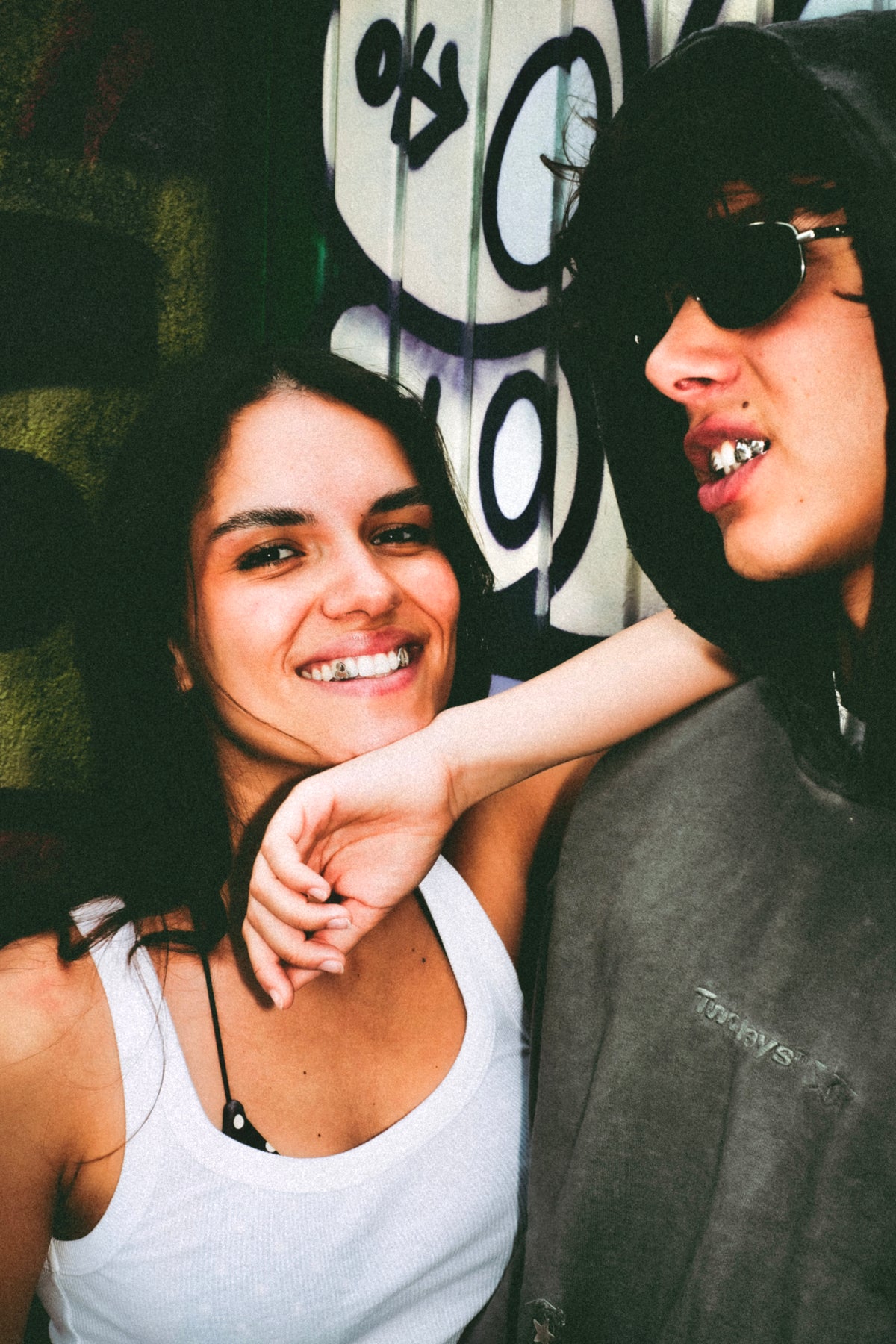 Ejemplo de grillz de cromo puestos - DELACRUZ GRILLZ